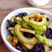 山药云耳炒苦瓜